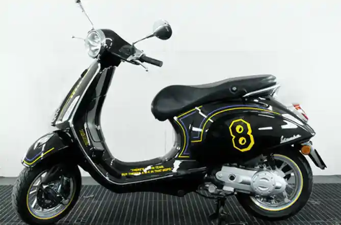 Vespa Primavera 50 Edisi Kobe Bryant