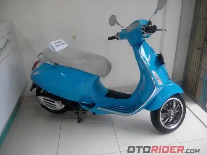 Vespa Primavera anniversary 50Th