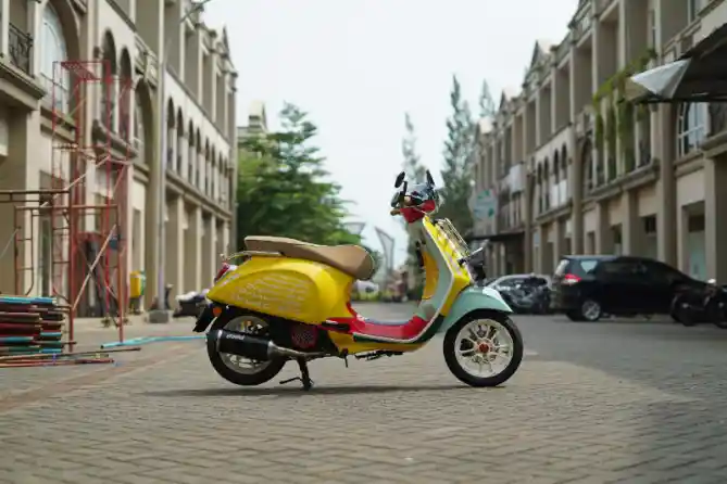 Vespa Primavera Sean Wotherspoon Awkarin