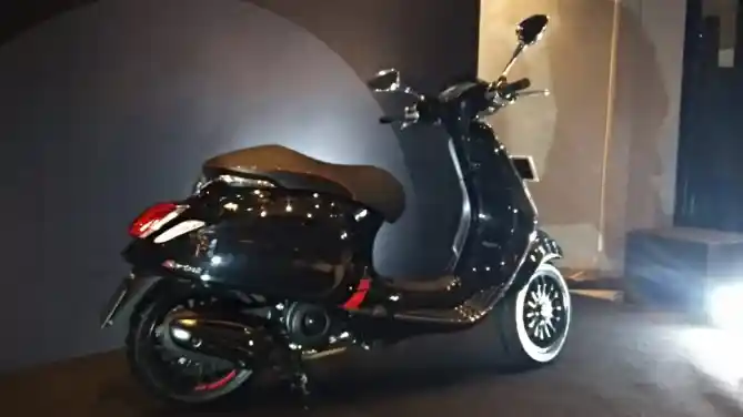 Vespa Sprint Carbon