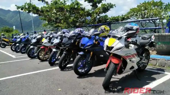 Yamaha R15 bLU cRU Fun Riding