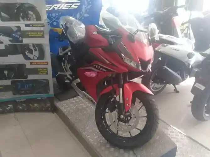 Yamaha R15