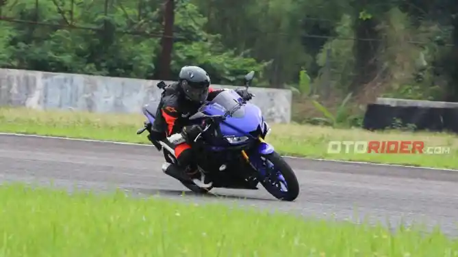 Yamaha R25