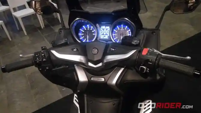 Yamaha TMax DX