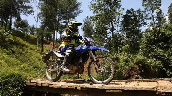 Yamaha WR 155R