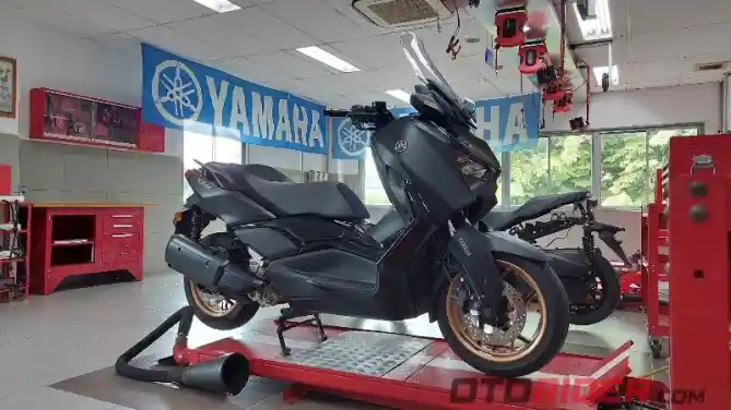 Yamaha XMAX Connected