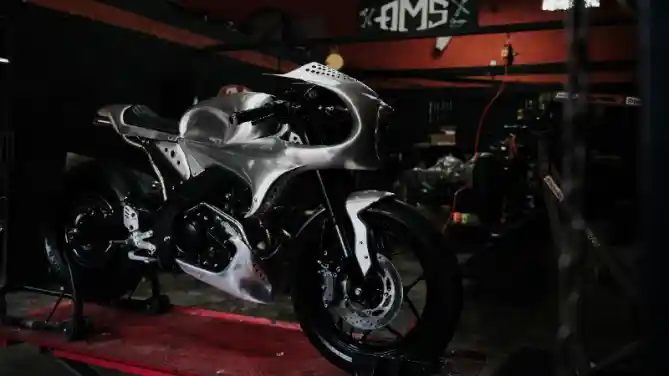 Yamaha XSR 155 Cafe Racer AMS Motorcycle Garage