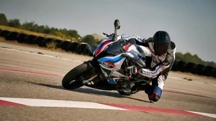 BMW Motorrad Kembangkan Teknologi Adaptive Traction Control