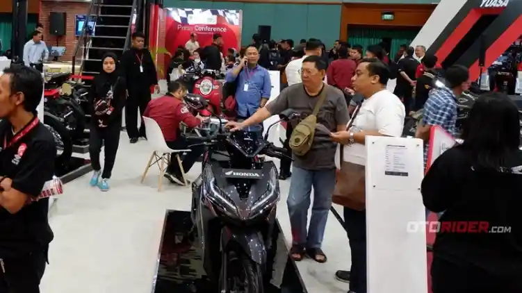 Hore, Honda Indonesia Berikan Diskon Besar Untuk BeAT Dan Vario 150