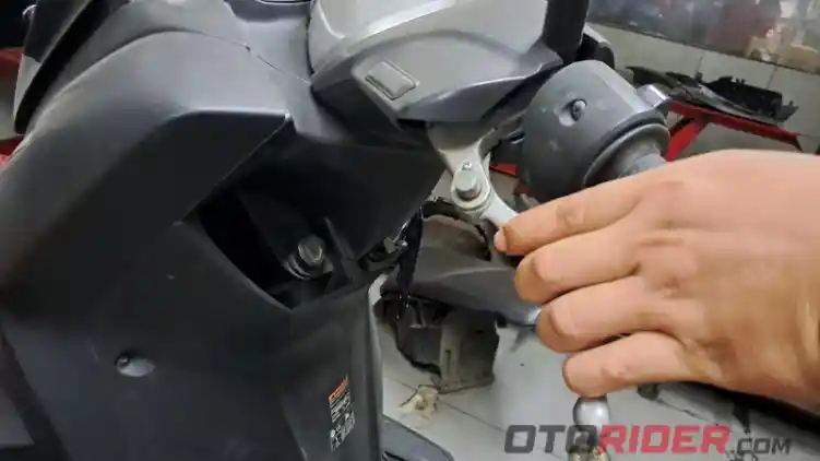 Teknik Mencegah Rem Motor Matic Blong Saat Turunan Panjang