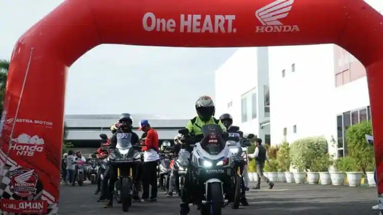 Komunitas Honda Jelajahi Lombok, Ramaikan CBR Track Day 2022