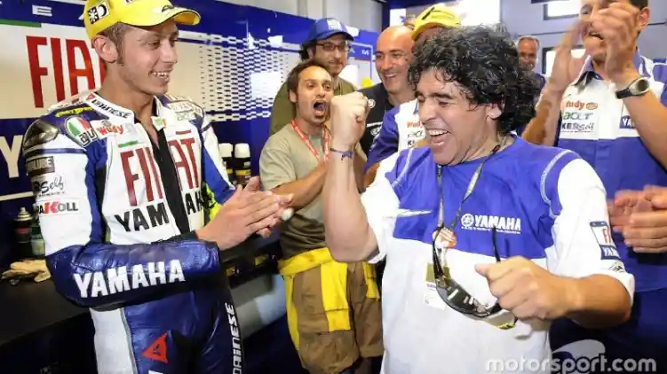 Diego Maradona Meninggal, Intip Kedekatannya dengan Valentino Rossi
