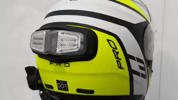 InView Helmet Diperkenalkan Dengan Teknologi Lampu Belakang