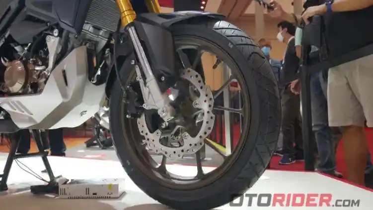Ukuran Ban Honda CB150X, Masih Serupa CB150R Streetfire?