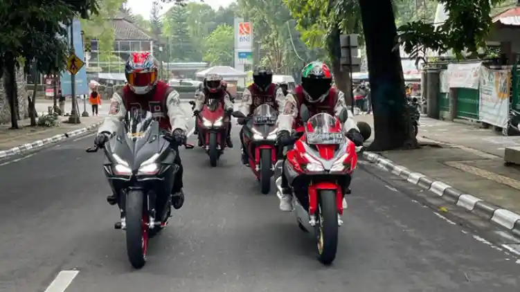 Komunitas Honda CBR250RR Bandung Gelar Sunmori dan Aksi Sosial