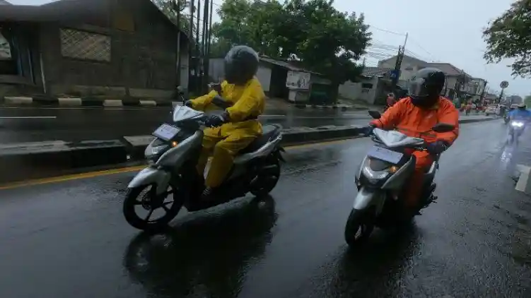 Perhatikan Hal Berikut Pada Sepeda Motor Saat Musim Hujan