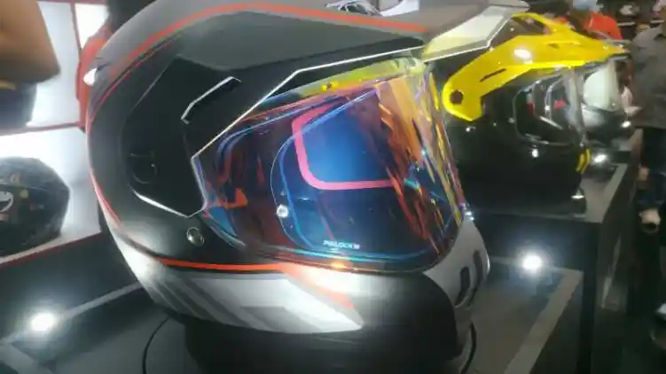 NJS Luncurkan 2 Helm Tipe Supermoto di IMOS 2022, Segini Harganya