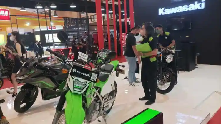 Bisa Test Ride, Kawasaki KLX Series hingga ZX-25R Mejeng di IMOS 2022