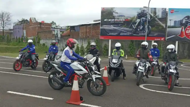Komunitas Motor Honda Bogor Asah Kemampuan Safety Riding