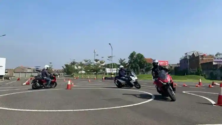 Komunitas Honda Vario dan ADV Gelar Kopdargab di Bandung