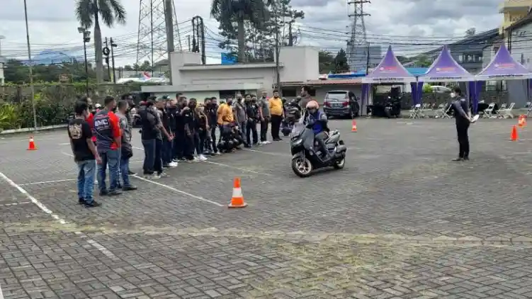 Tiga Komunitas NMax Bandung Silaturahmi Lewat Safety Riding