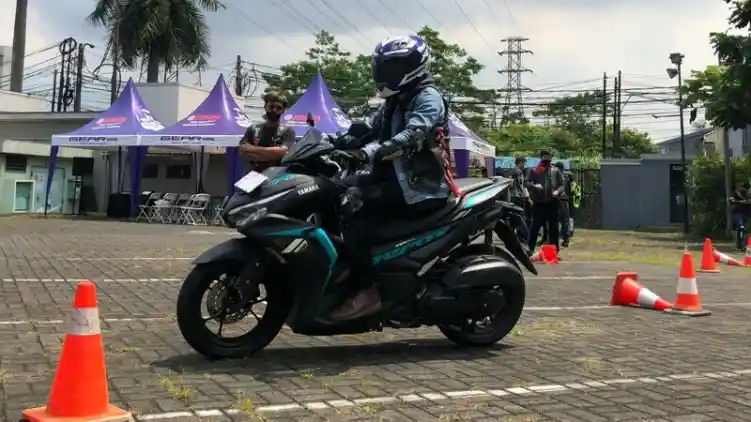 Komunitas Yamaha Riders Federation Indonesia Latihan Edukasi Safety Riding