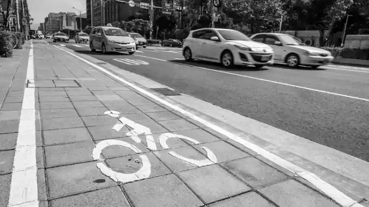 Peraturan Baru Sepeda  Motor  Dilarang  Masuk  Jalur Sepeda 