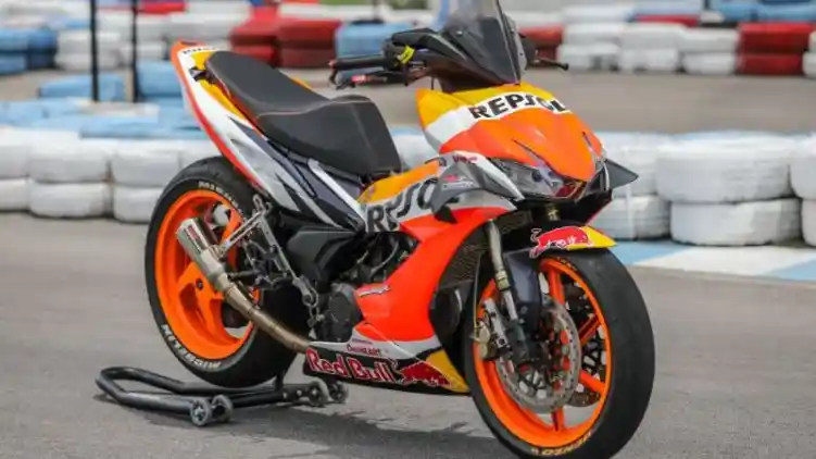 Motor Honda Supra GTR150 Modifikasi Mirip MotoGP RC213V