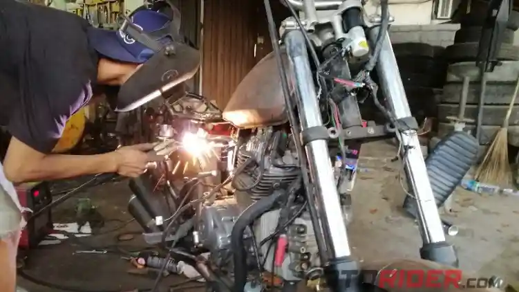 Bengkel Ini Bisa Modif Mesin Standar Menjadi V-Twin Ala Harley-Davidson