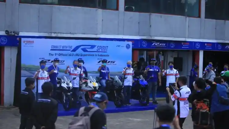 Perkuat Passion Racing, Yamaha Kenalkan bLU cRU Indonesia
