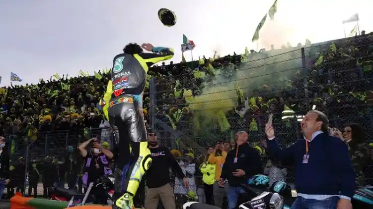 Terungkap Sosok yang Mendapat Helm Valentino Rossi di Misano