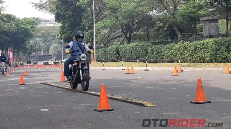 Royal Enfield Indonesia Galakkan Safety Riding
