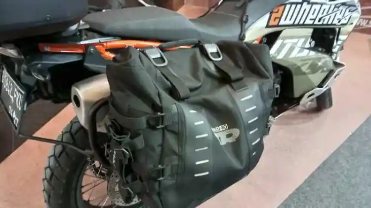 Digunakan pada Motor Adventure, Side Bag Lunak Kian Diminati