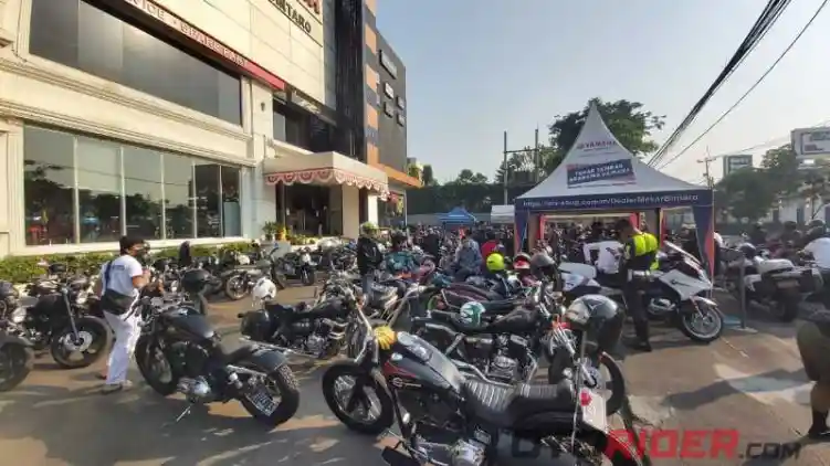 Ratusan Penggemar Roda Dua Ramaikan Sunday Morning Ride di Jakarta