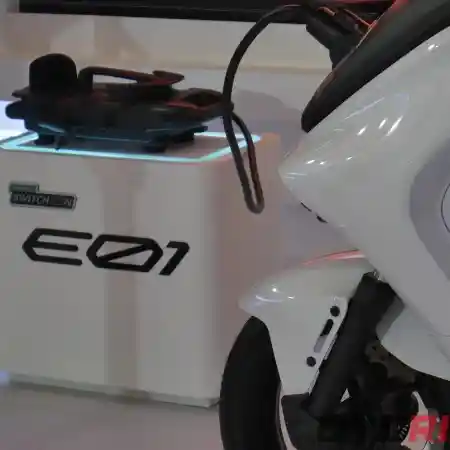 Charging Yamaha E01