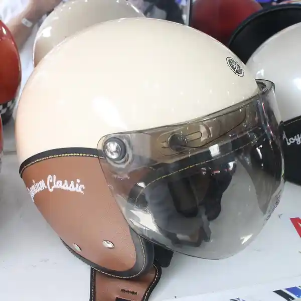 Helm Yamaha