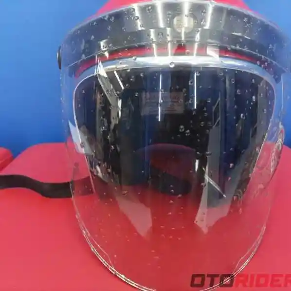 Ini Penyebab Helm Bau Apek dan Cara Mengatasinya