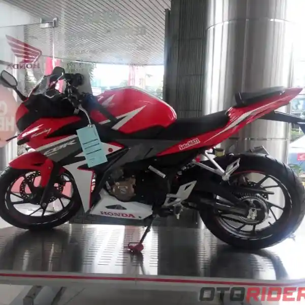 honda cbr150r vs suzuki gsx r150