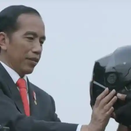 Jokowi Helm