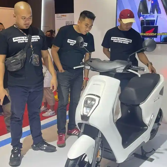 Komunitas Honda Kunjungi Booth AHM Di IIMS 2023