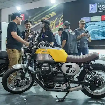 Moto Guzzi New V7 Stone Gearhead Monkey Garage