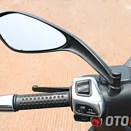 Modifikasi Piaggio MP3 250ie RL 2008 Spion Ducati