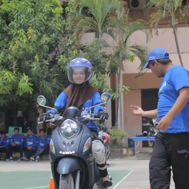 Yamaha Riding Academy Beri Edukasi Safety Riding Siswa Smk