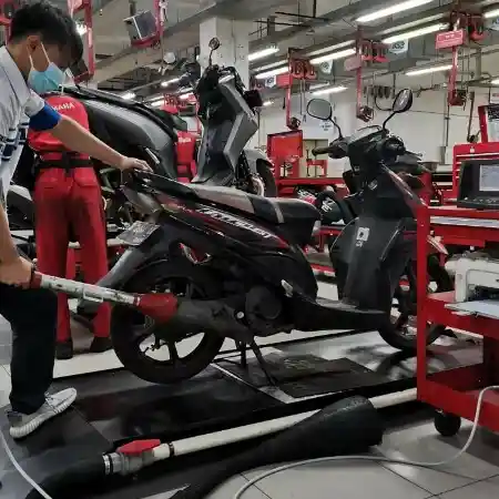 Uji emisi motor bengkel Yamaha