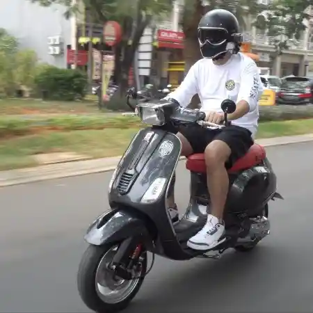 Vespa Gading Marten Scooter VIP