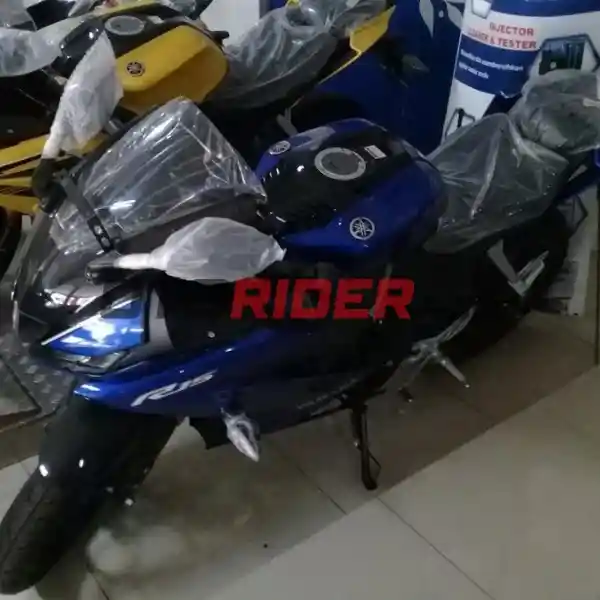 Komparasi Banderol Yamaha R15 Vs Honda CBR150R Vs Suzuki 