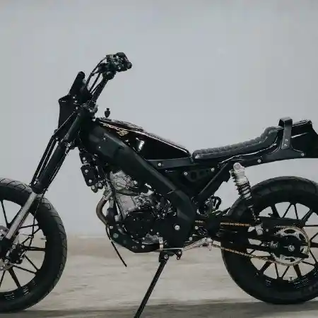 Yamaha XSR 155 Black Dog Kedux Garage