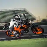 KTM Luncurkan Duke 690 Dengan Menambahkan Varian R! KTM Luncurkan Duke 690 Dengan Menambahkan Varian R!