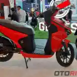 Mau Beli Gesits? Inilah Beda STNK Motor Listrik Dengan Konvensional Mau Beli Gesits? Inilah Beda STNK Motor Listrik Dengan Konvensional