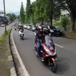Ketika Bikers Turing di Kota Bandung, Dukung Ridwan Kamil Jadi Gubernur Jabar? Ketika Bikers Turing di Kota Bandung, Dukung Ridwan Kamil Jadi Gubernur Jabar?
